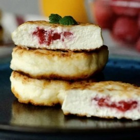 Сырники жареные  с/м с вишнёвой начинкой 500гр Мираторг(опт 479/455 руб/кг)