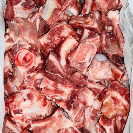 ЦЕЛЫЙ БЛОК-15 кг.Кость свиная с остатками мяса с/м(опт от 50 кг 28 руб/кг) ЦЕЛЫЙ БЛОК-15 кг.Кость свиная с остатками мяса с/м(опт от 50 кг 28 руб/кг)