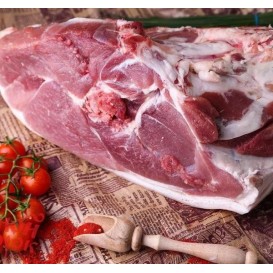 ОХЛАЖДЁННАЯ Лопатка свиная на кости/шкуре  СП 2кг/уп(опт 269 руб/кг)