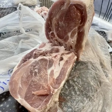 КУСОК-8 кг Лопатка свиная см б/к СибАгро(опт 269/253 руб/кг)